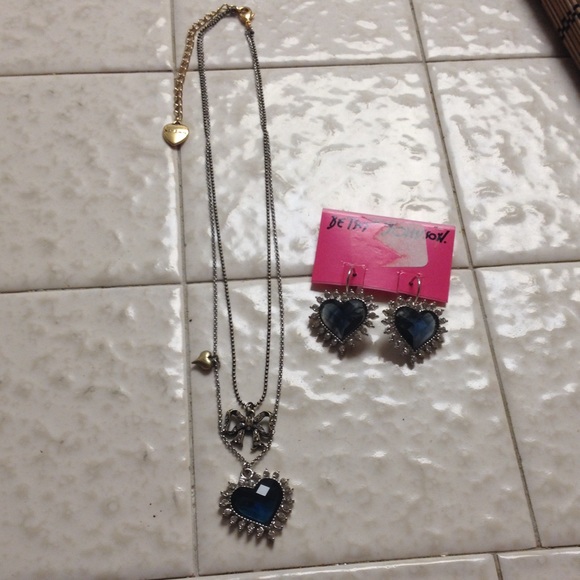 Royal Engagement Necklace & Earrings - Picture 2 of 3