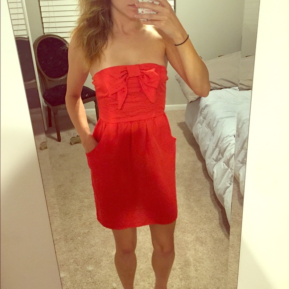 Sale ! ❤️ Adorable red bow dress with pockets!