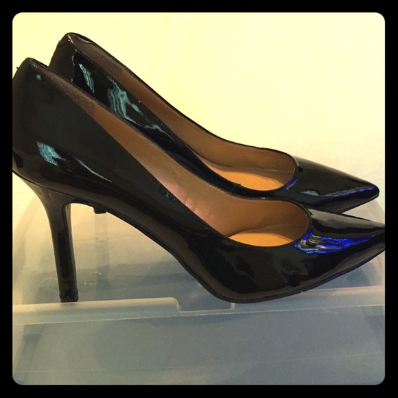 Patent Leather Nine West pointed toe pump.