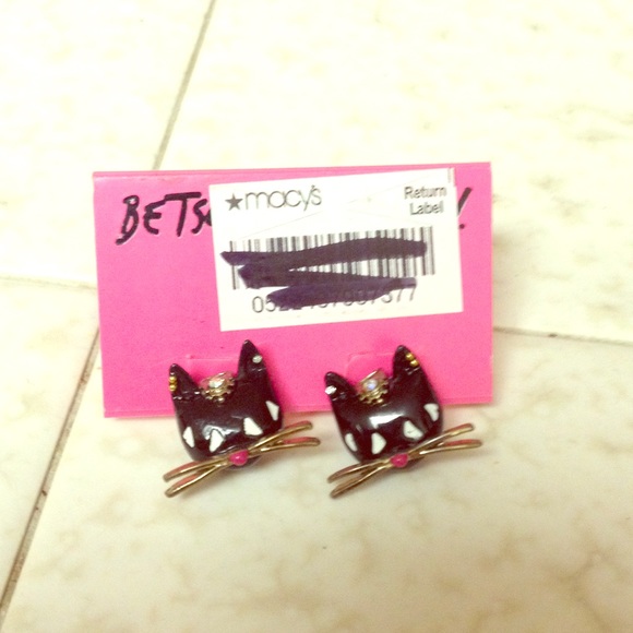 Mor Crowned Black Cat Studs