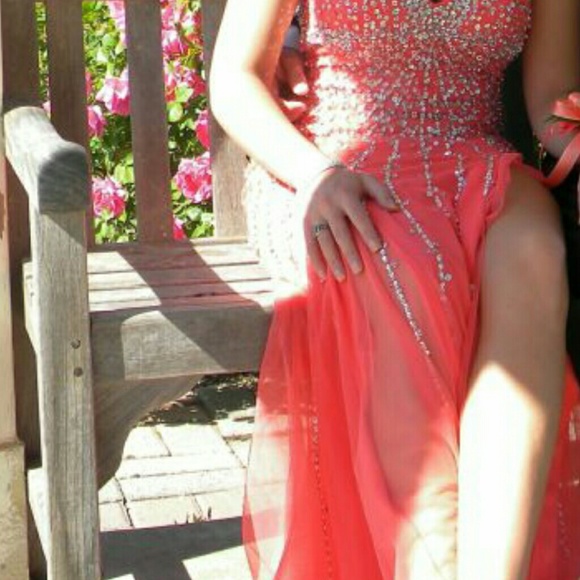 Dress - Picture 3 of 3