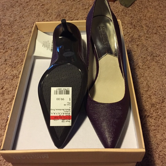 Brand new Michael Kors embossed leather pumps