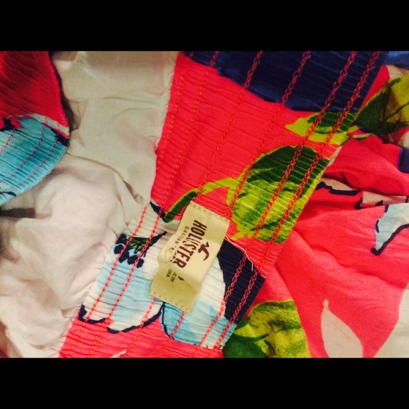 Hollister mini skirt - Picture 2 of 2