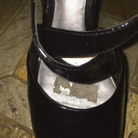 🔴Reduced🔴Carlos Santana Patent Leather Heels - Picture 4 of 4