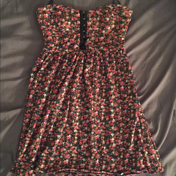 Forever 21 Dresses & Skirts - Floral strapless dress