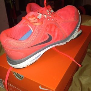 NIKE RUNNING DUAL FUSION