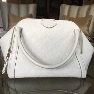 Handbag Louis Vuitton white leather