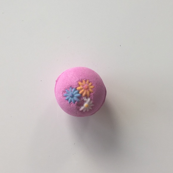 LUSH bath Bomb❤️