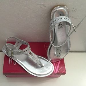 Metallic Silver , Bedazzled  Flat Sandals 💎