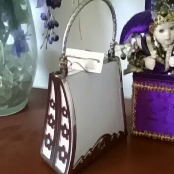 Handbag - Picture 3 of 4