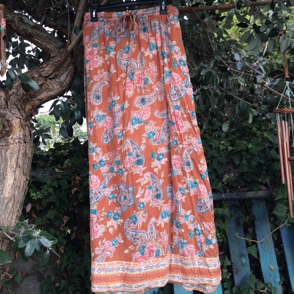 Flowy Maxi skirt