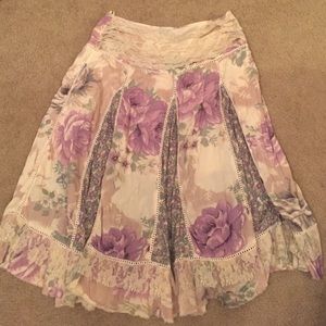 Flowery, flowy, lined skirt with lace
