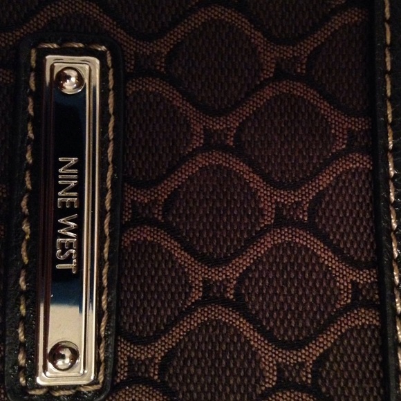 Nice Nine West cros to body purses - Picture 3 of 4