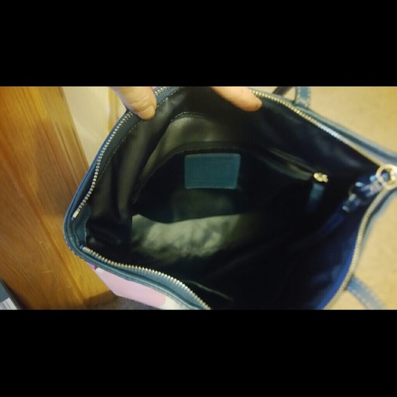 Coach purse - Picture 4 of 4