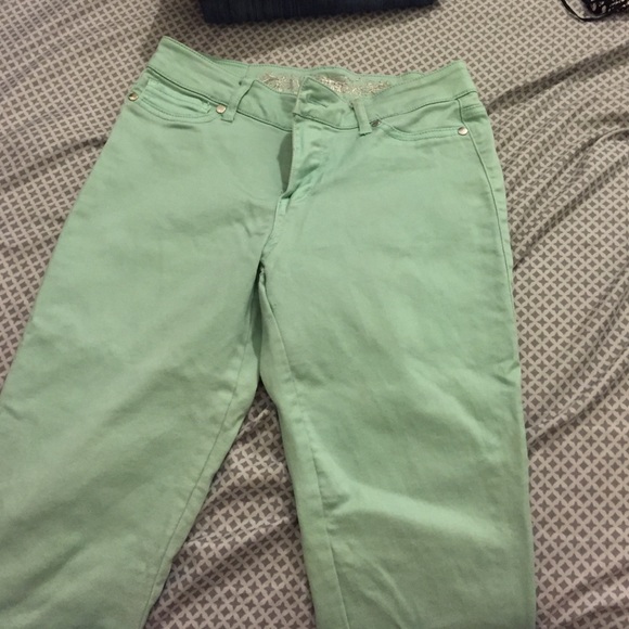Express size 6 mint green skinny jegging.
