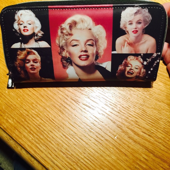 Marilyn Monroe zipper wallet