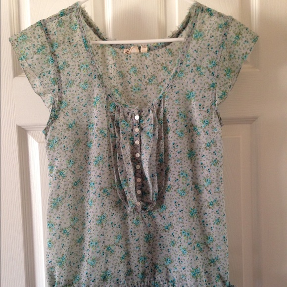 Mudd brand. Drop waist floral top with ruffles.