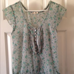 Mudd brand. Drop waist floral top with ruffles.