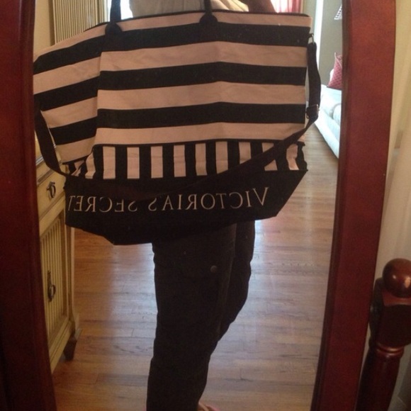 💔SOLD💔💋Victoria's Secret Weekender💋 - Picture 3 of 4