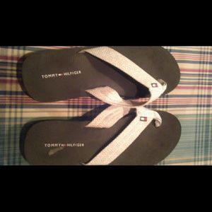 Tommy Hilfiger size 7 flip flops