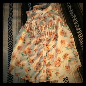 Super cute floral button up top!