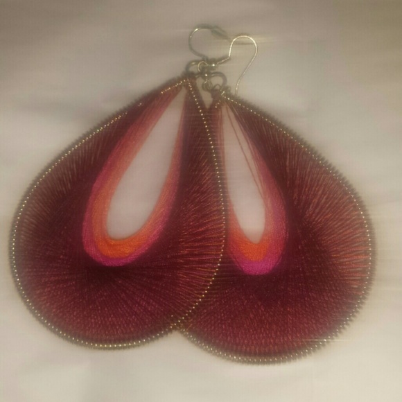 TWO (2) Pairs of Beautiful Thread earrings. - Picture 2 of 3