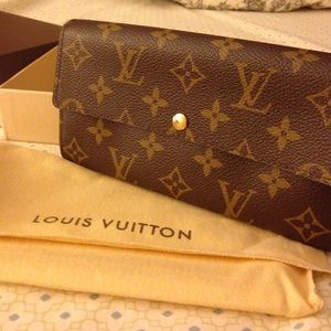 Authentic!!!!!! Louis Vuitton Sarah wallet!!