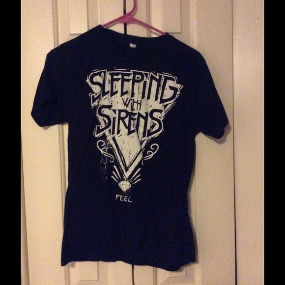 sleeping with sirens t-shirt.