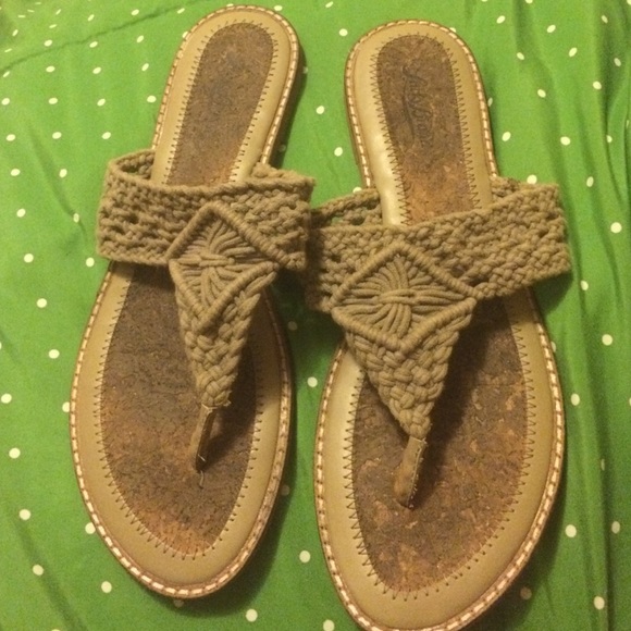 Lucky Brand flip flops