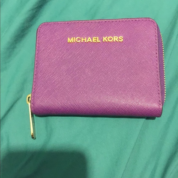 Michael Kors Clutches & Wallets - Michael Kors wallet
