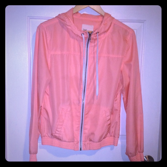 Zine wind breaker - Picture 1 of 1