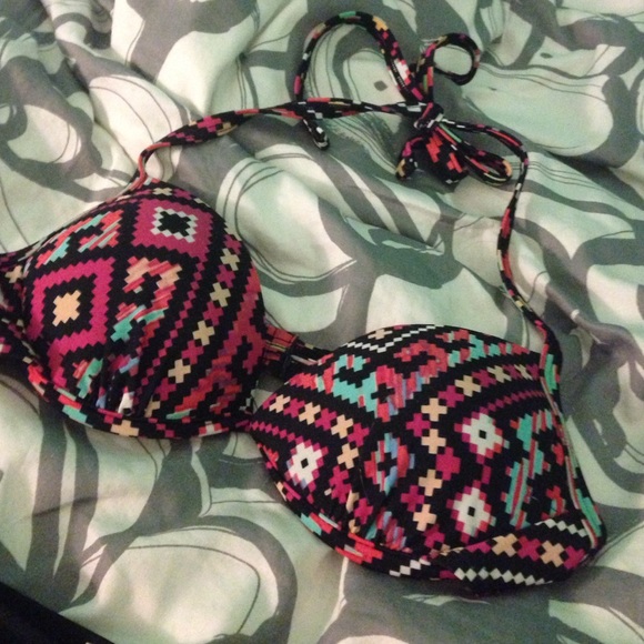 Bikini - Picture 2 of 3