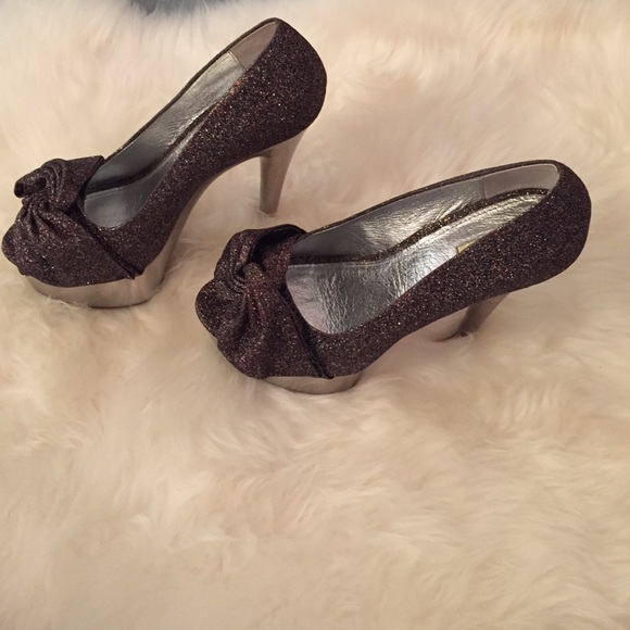 WILD PAIR// COLOR: Multi // NEVER USED