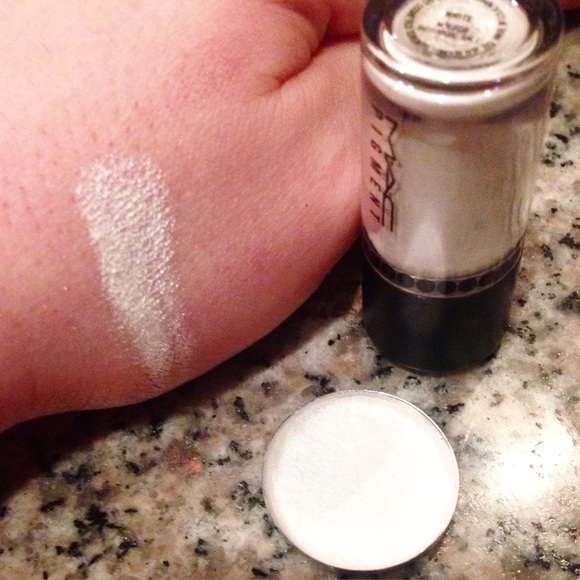 Mac pressed pigment pan white