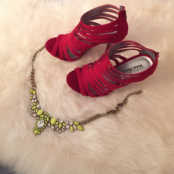 Used! WILD PAIR// COLOR: Red