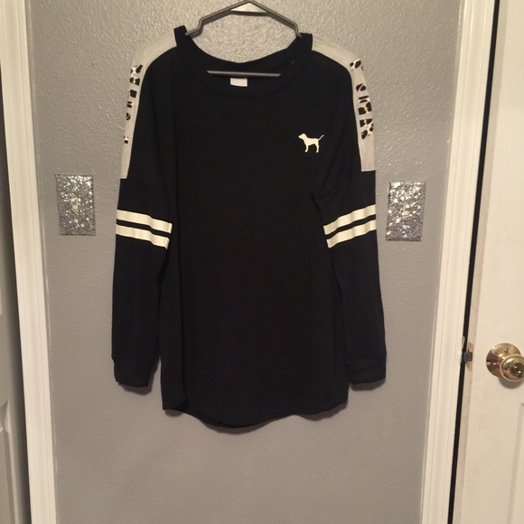 🎀🎀Oversized Victoria's Secret shirt🎀🎀