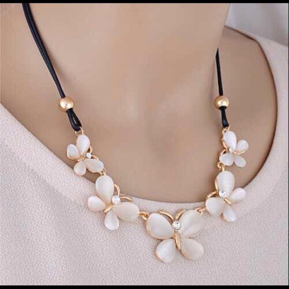 Rhinestone butterflies necklace