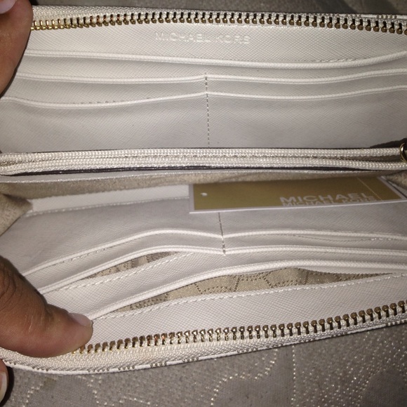 🎉SOLD🎉 MOMMYC Vanilla Mk wallet - Picture 2 of 2
