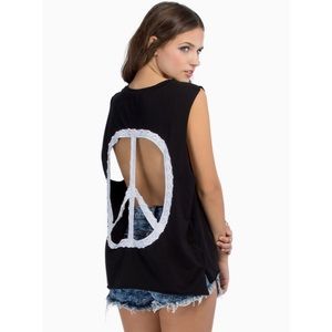 PEACE OUT MUSCLE TEE ☮