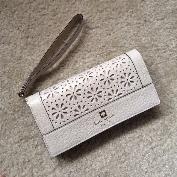 kate spade Handbags - NWT Kate Spade Wallet Wristlet