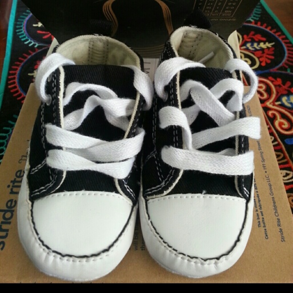 ** SOLD OFF SITE**     CONVERSE  Infant sneakers