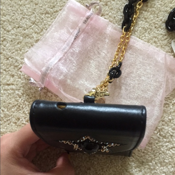 Tarina Tarantino black leather skull phone case - Picture 3 of 4