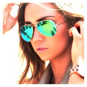 LOWERED PRICE‼️ Ray-Ban Green Flash Aviator Shades