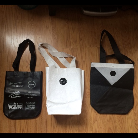 3 Rare holiday Lululemon shopper bags