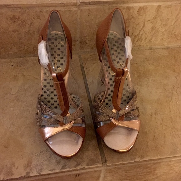 Jessica Simpson Bentley size 7.5 NWT!