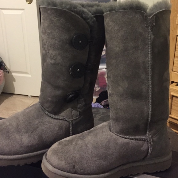 Tall light grey uggs