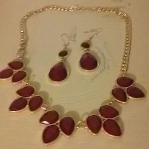 Statement necklace and earnings