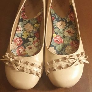 Jellipop cream colored flats