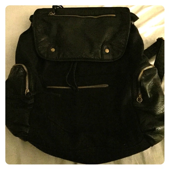 Bag for school or work. Like new only used twice.