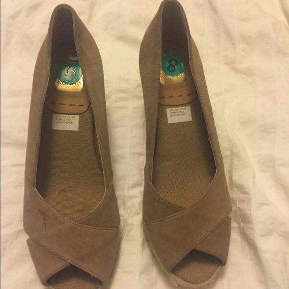 Brand new never worn taupe wedges